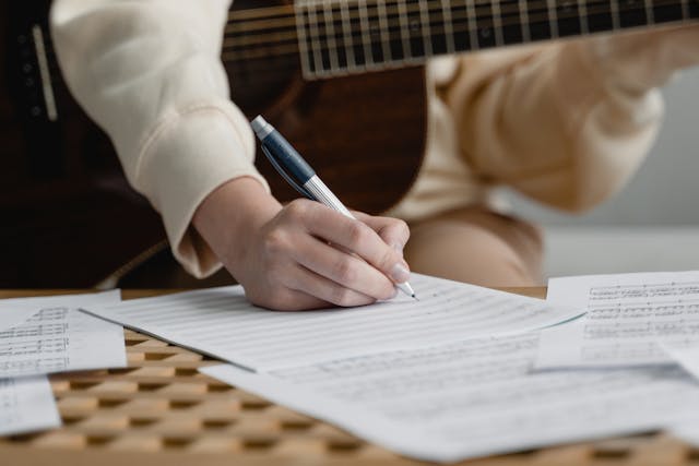 How to Read Music Charts - Adult Guitar Lessons